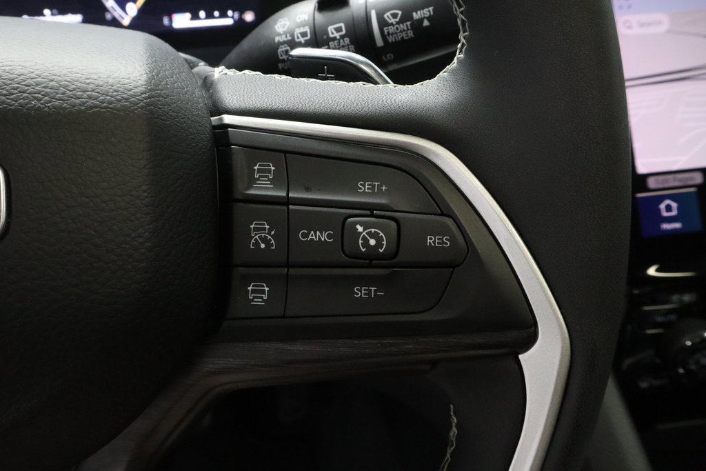 Used 2023 Jeep Grand Cherokee Limited w/ Black Appearance Package image 30