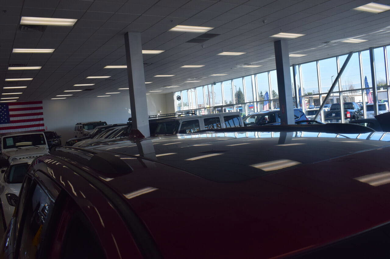 Used 2015 Jeep Grand Cherokee Summit w/ Platinum Series Group image 15