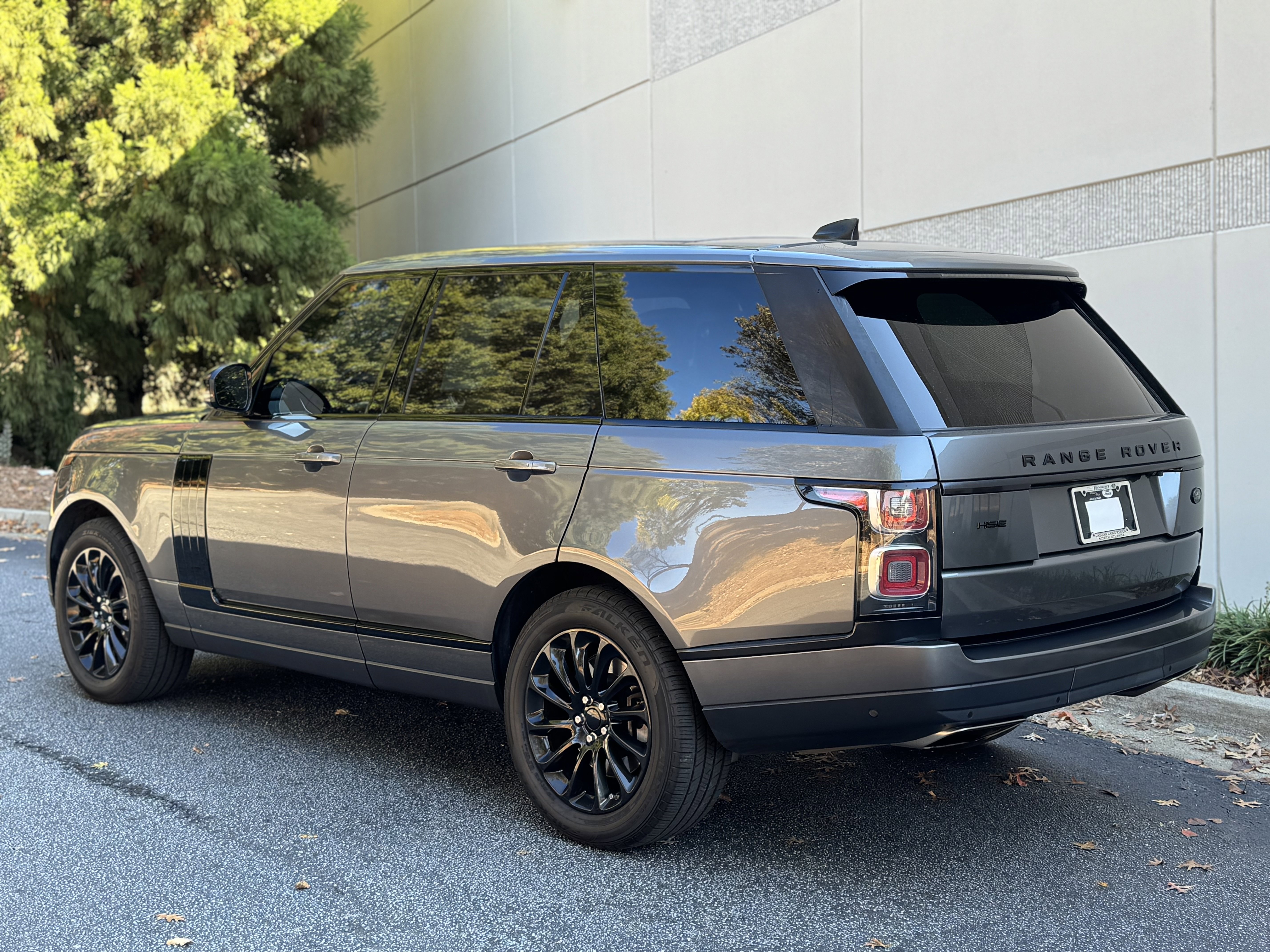 Used 2018 Land Rover Range Rover HSE image 16