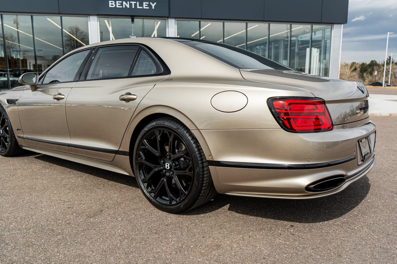 Certified 2025 Bentley Flying Spur Plug-In Hybrid AWD/4WD image 9