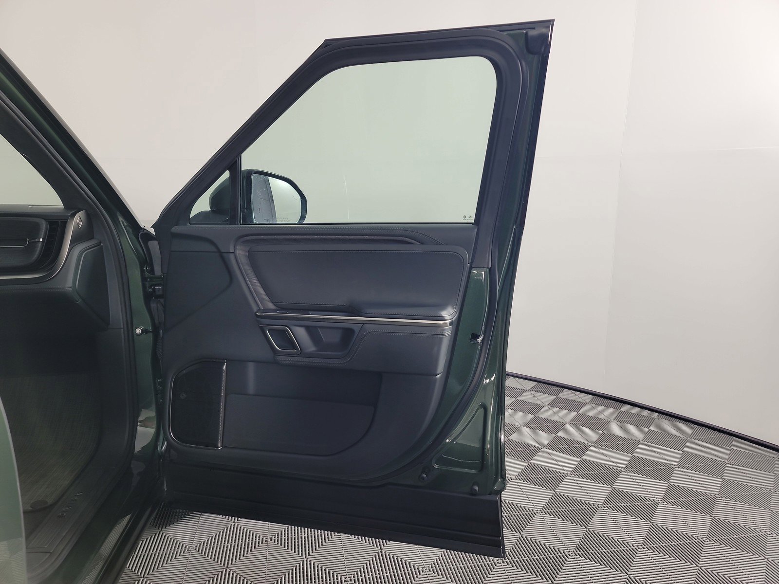 Used 2024 Rivian R1T Adventure AWD/4WD image 18