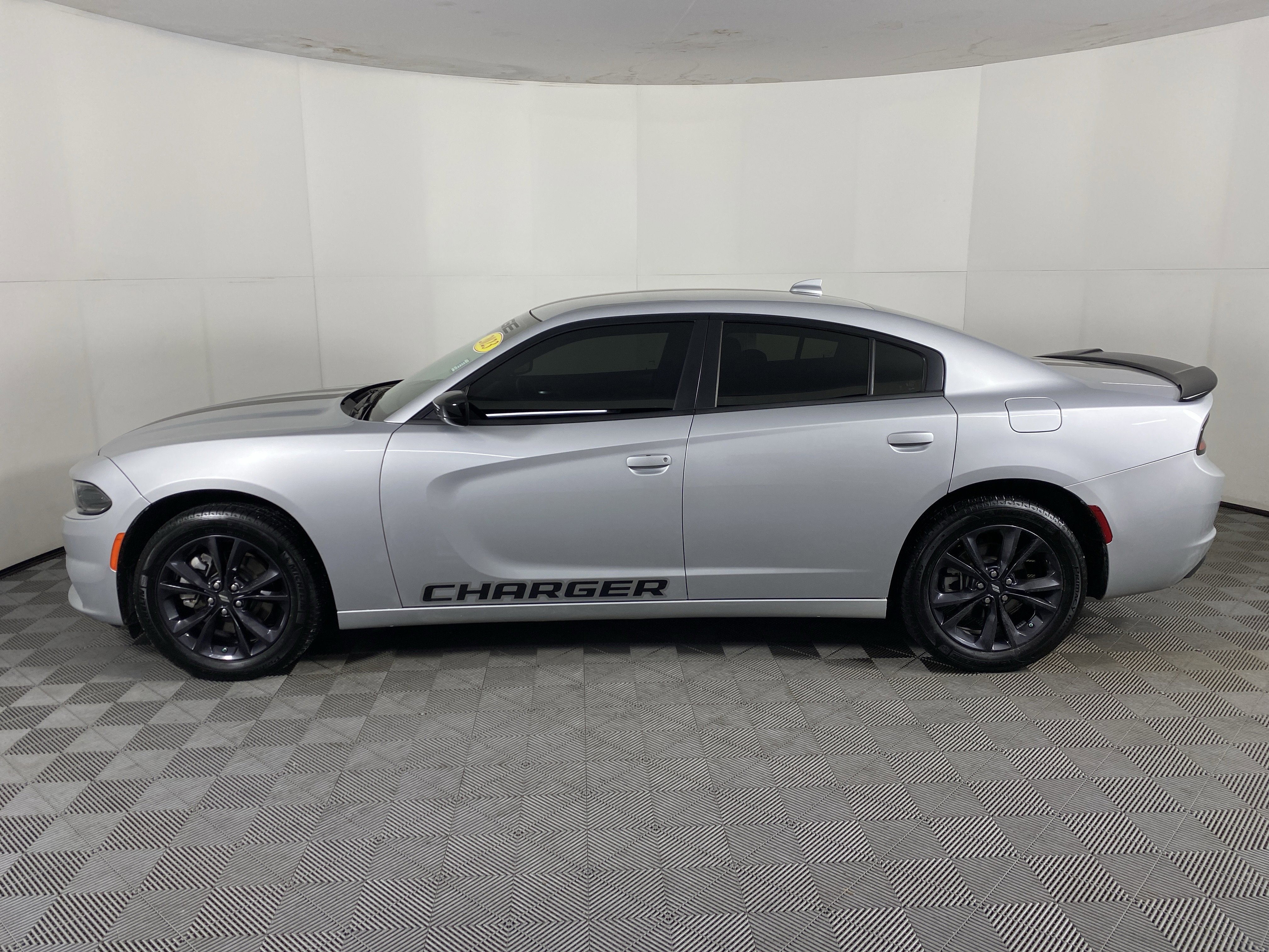 Used 2023 Dodge Charger SXT w/ Blacktop Package image 10