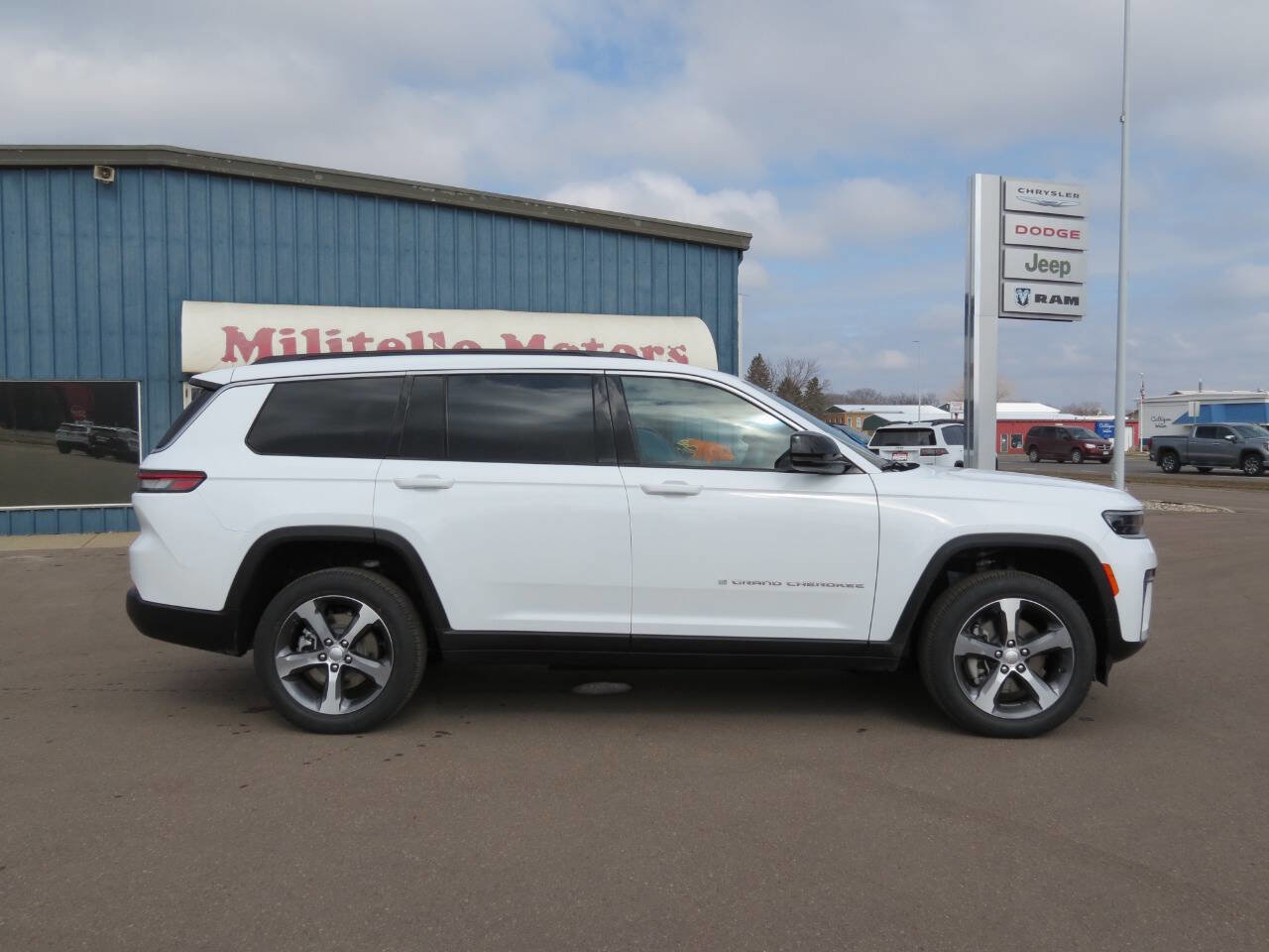 New 2026 Jeep Grand Cherokee L Limited w/ Trailer Tow Package