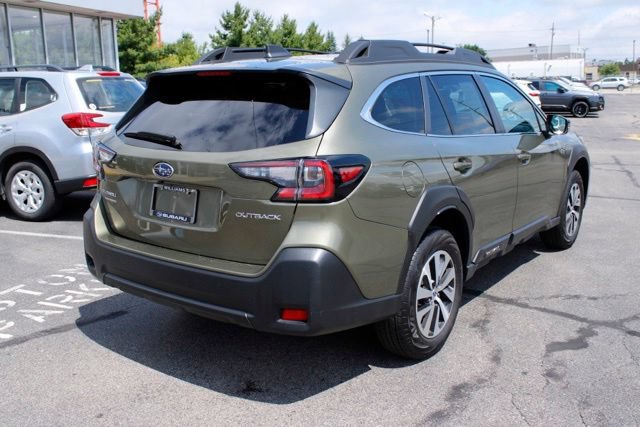 Used 2025 Subaru Outback Premium AWD/4WD image 3