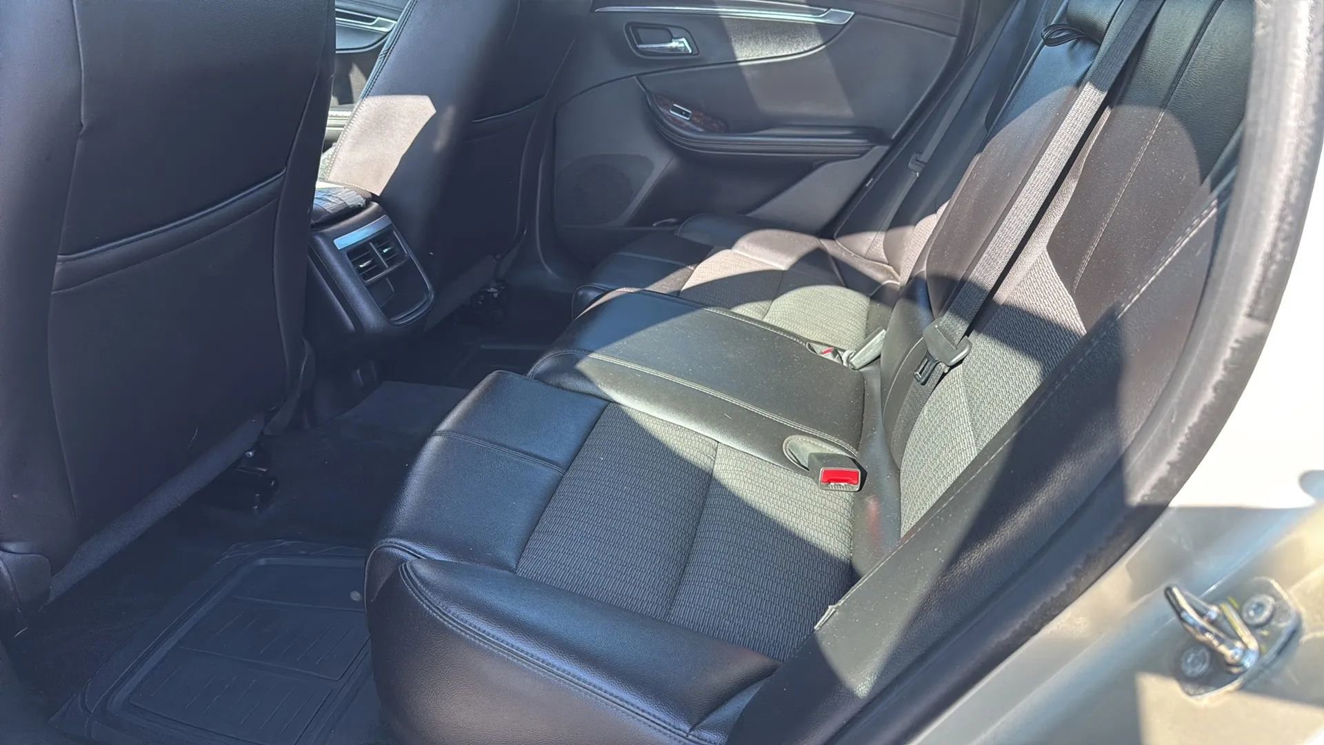 Used 2014 Chevrolet Impala LT w/ Convenience Package image 8