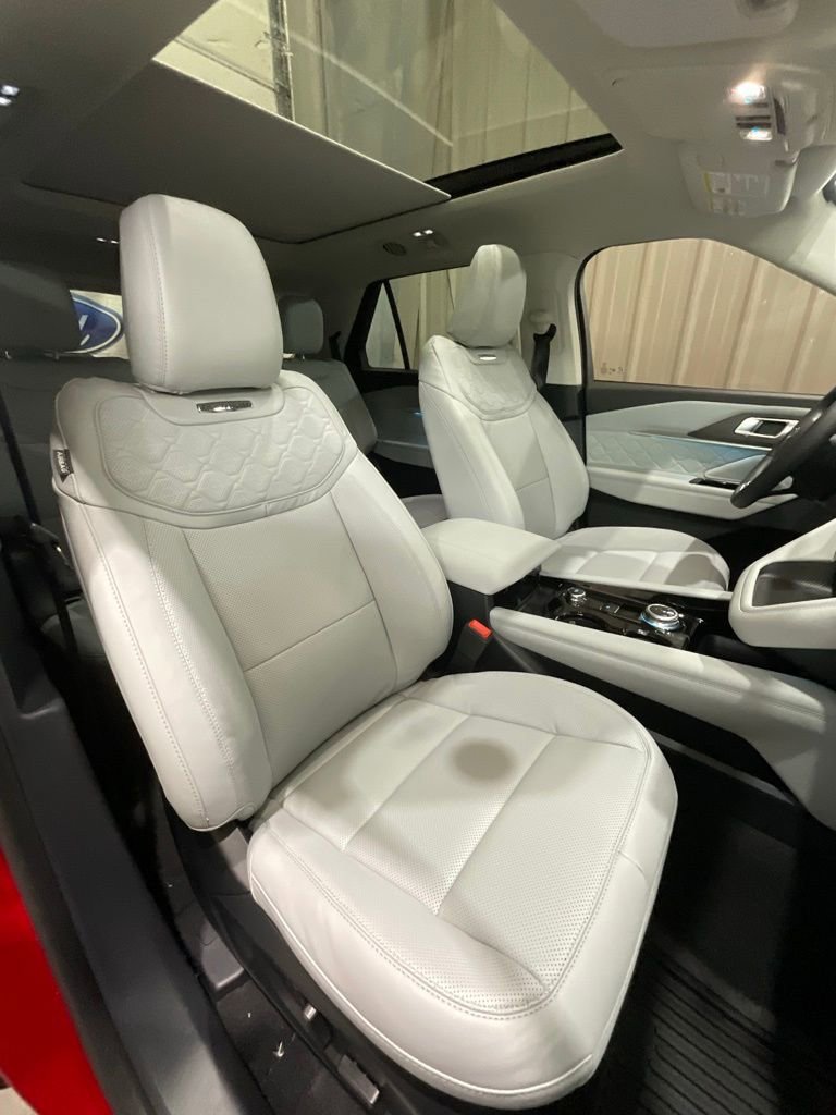 New 2026 Ford Explorer Platinum w/ LUX Leather Package image 15