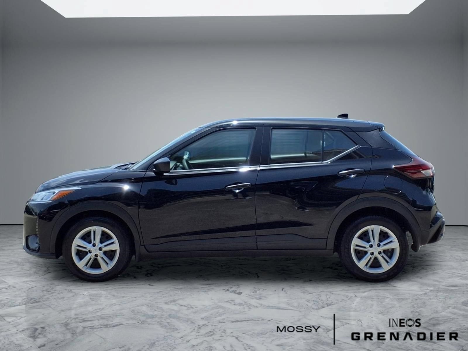 Used 2024 Nissan Kicks S FWD image 5