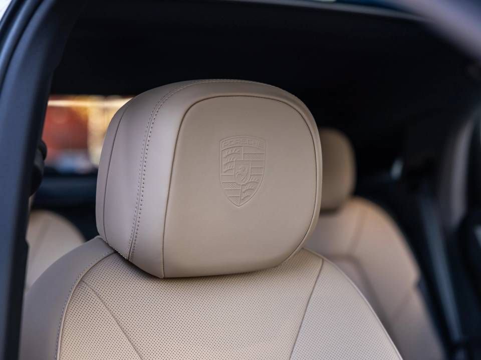 Certified 2026 Porsche Cayenne Coupe AWD/4WD image 37