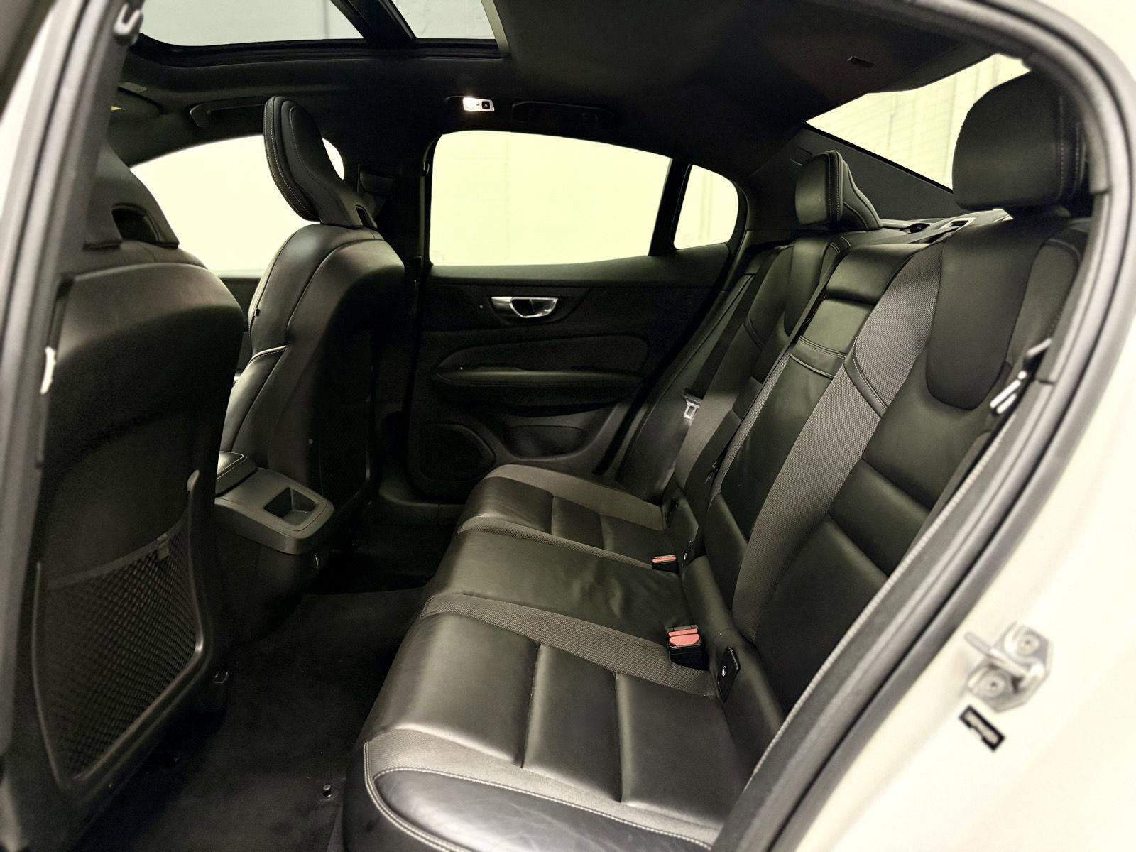 Used 2019 Volvo S60 T5 R-Design image 15