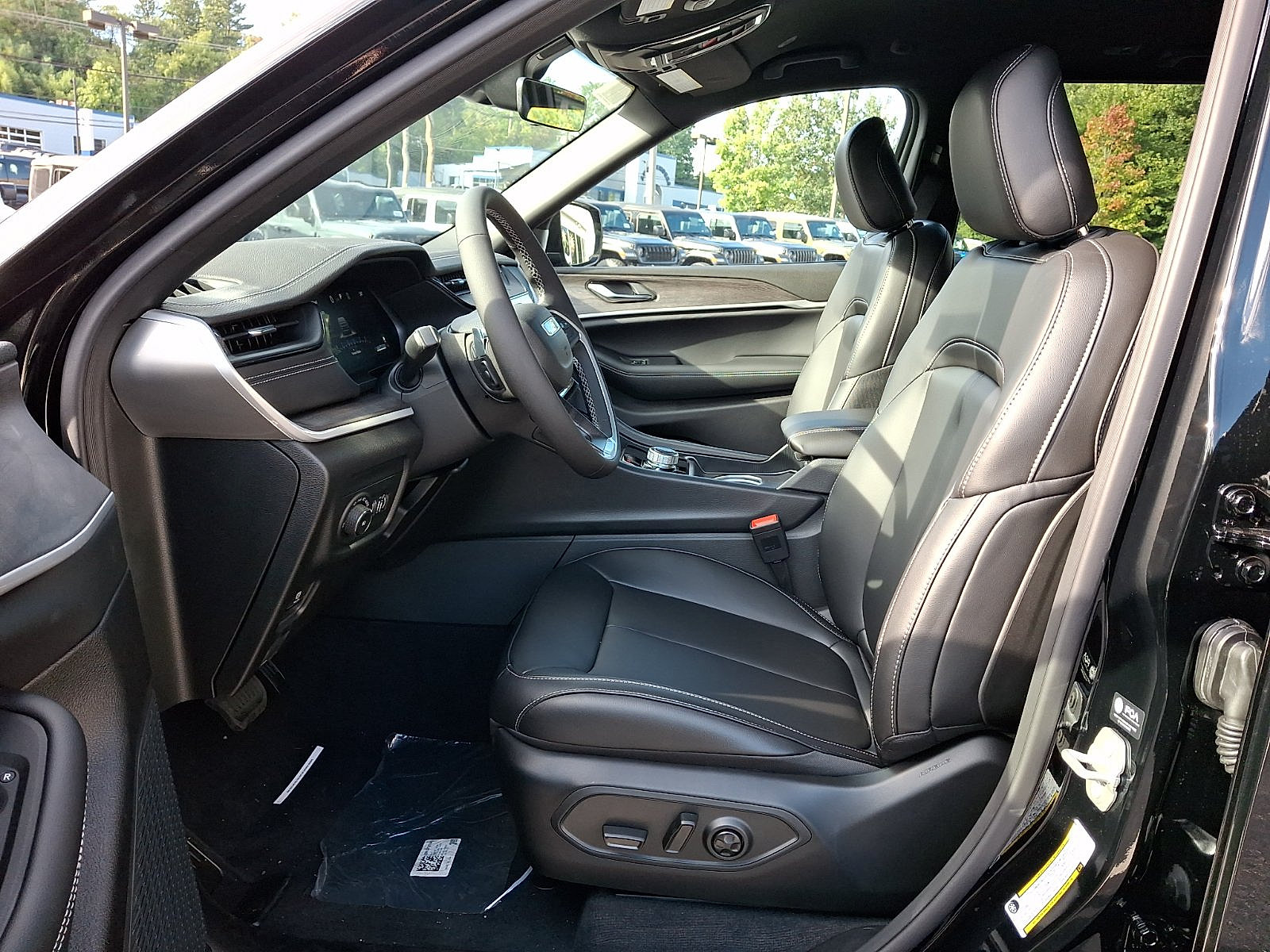 New 2027 Jeep Grand Cherokee Limited AWD/4WD image 9