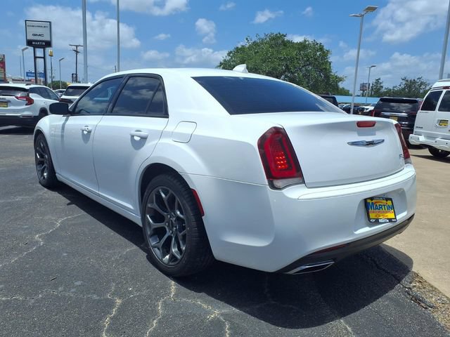 Used 2017 Chrysler 300 S RWD image 4