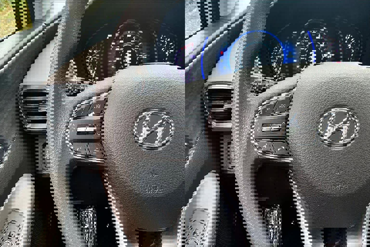 Used 2020 Hyundai Santa Fe SEL FWD image 24