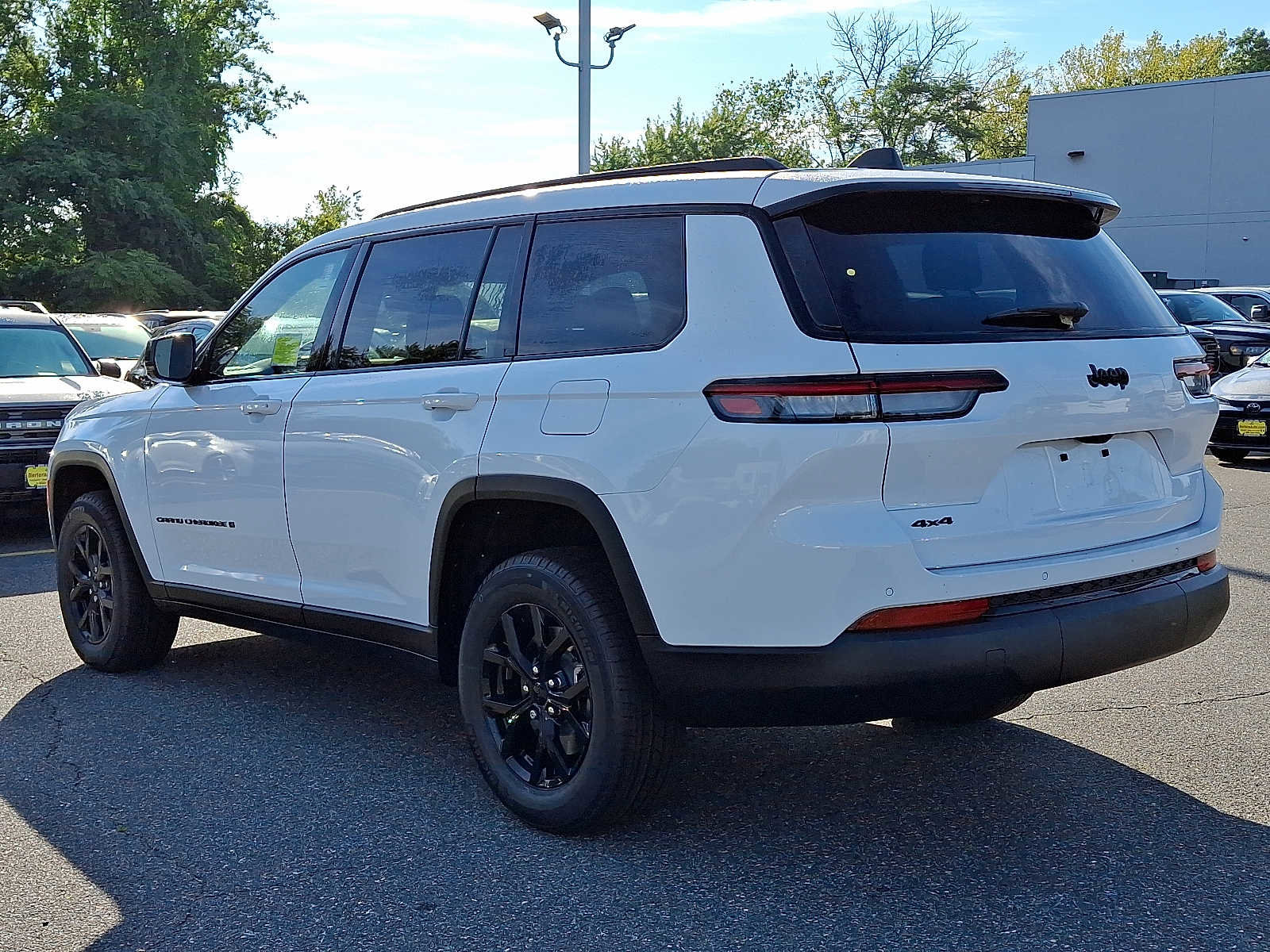 New 2025 Jeep Grand Cherokee L Laredo image 3