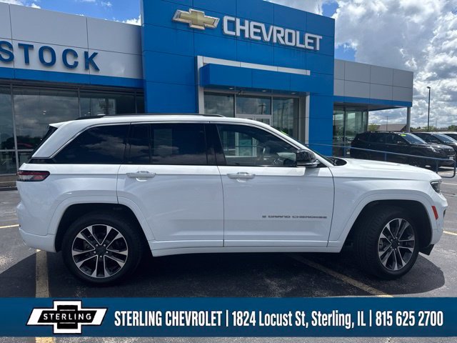 Used 2022 Jeep Grand Cherokee Overland w/ Luxury Tech Group IV AWD/4WD image 2