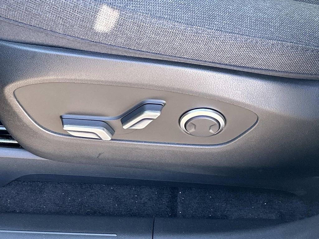 New 2026 Hyundai Ioniq 9 SE w/ Tow & Go Package image 16