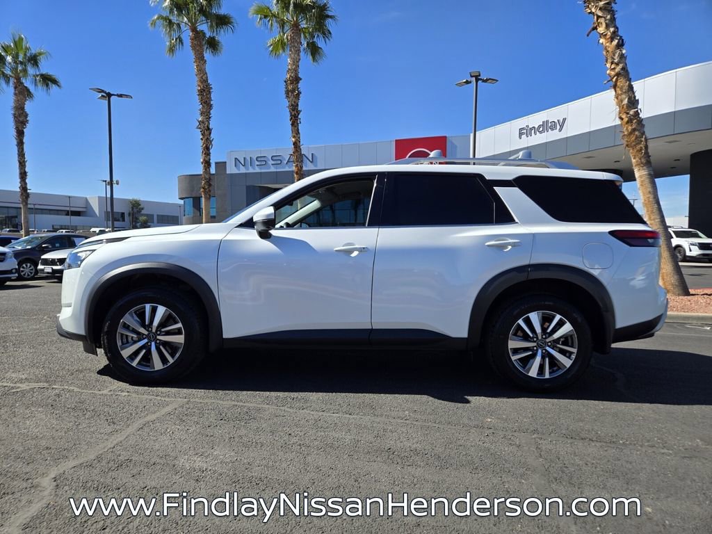 Used 2025 Nissan Pathfinder SL image 3