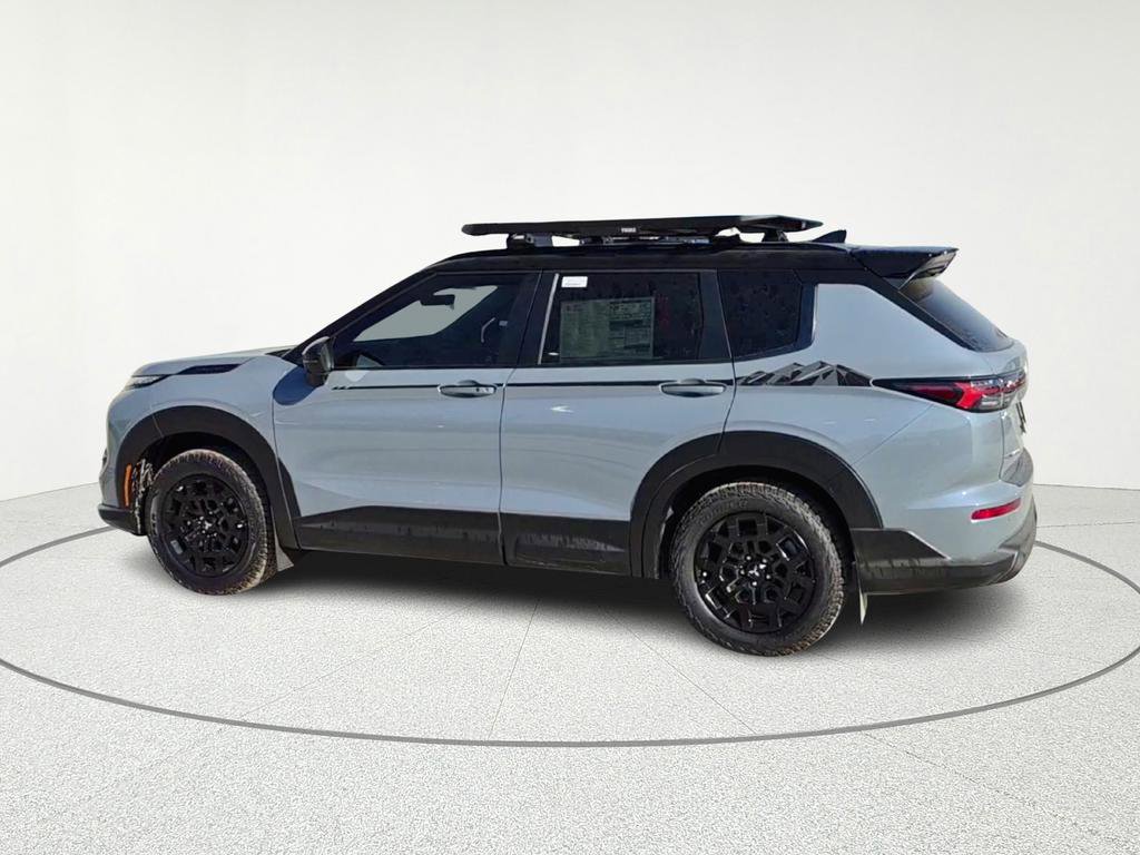 New 2025 Mitsubishi Outlander SE image 8