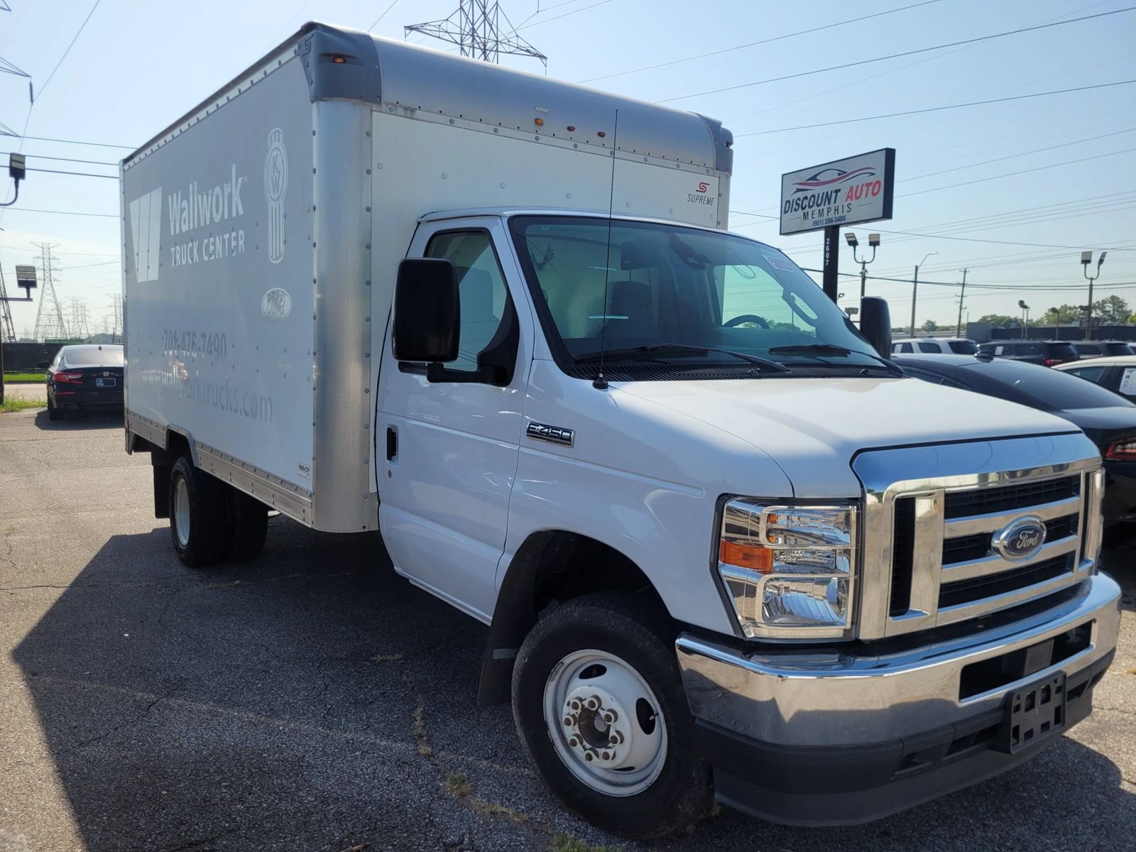 Used 2021 Ford E-450 and Econoline 450 Super Duty RWD image 2