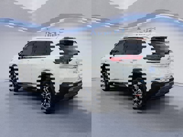 Used 2021 Nissan Rogue SV image 3