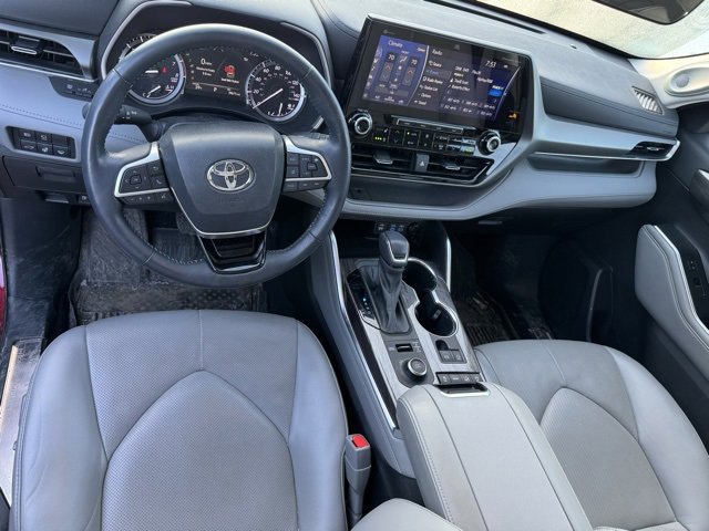 Certified 2022 Toyota Highlander Limited image 2