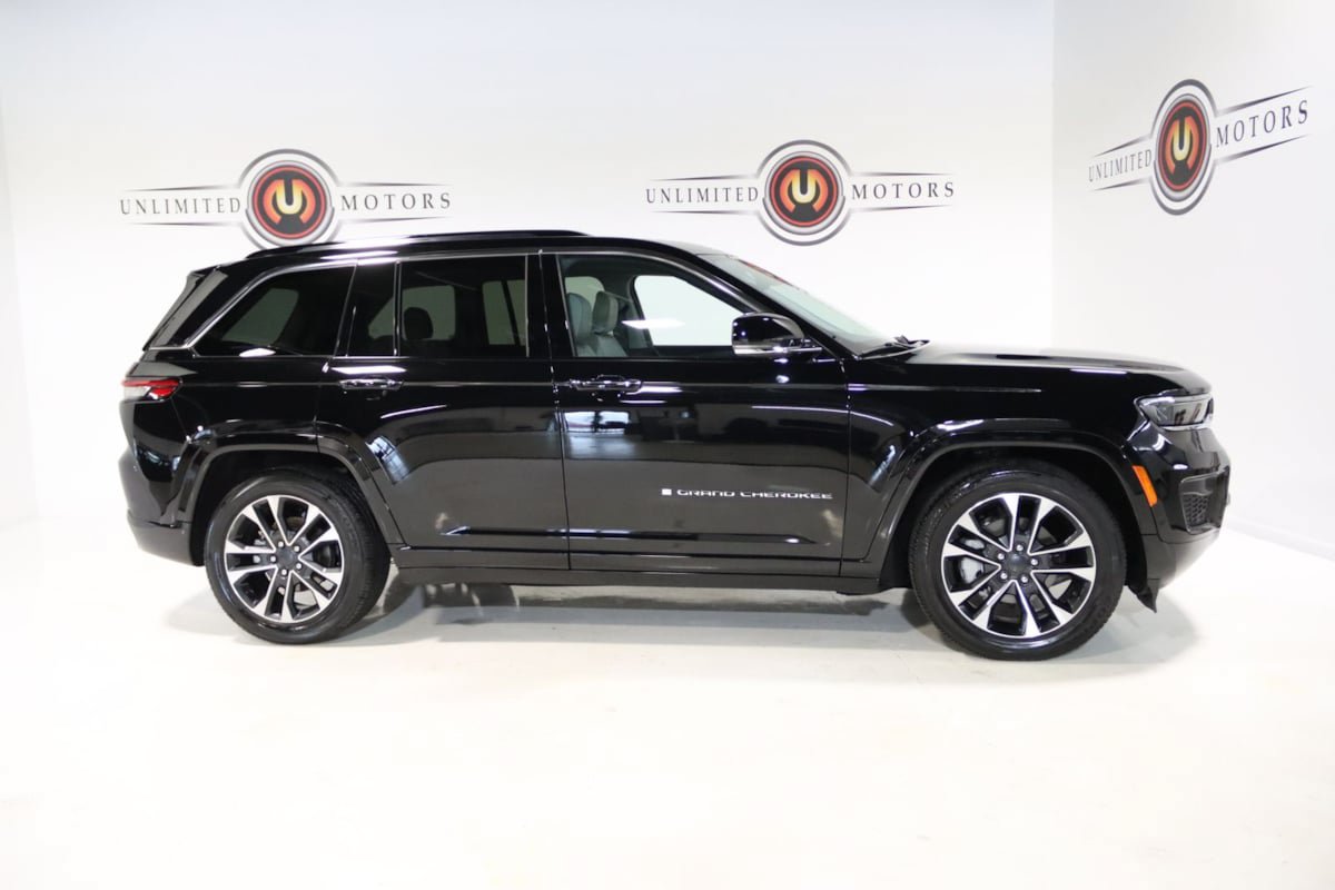 Used 2023 Jeep Grand Cherokee Overland AWD/4WD image 5