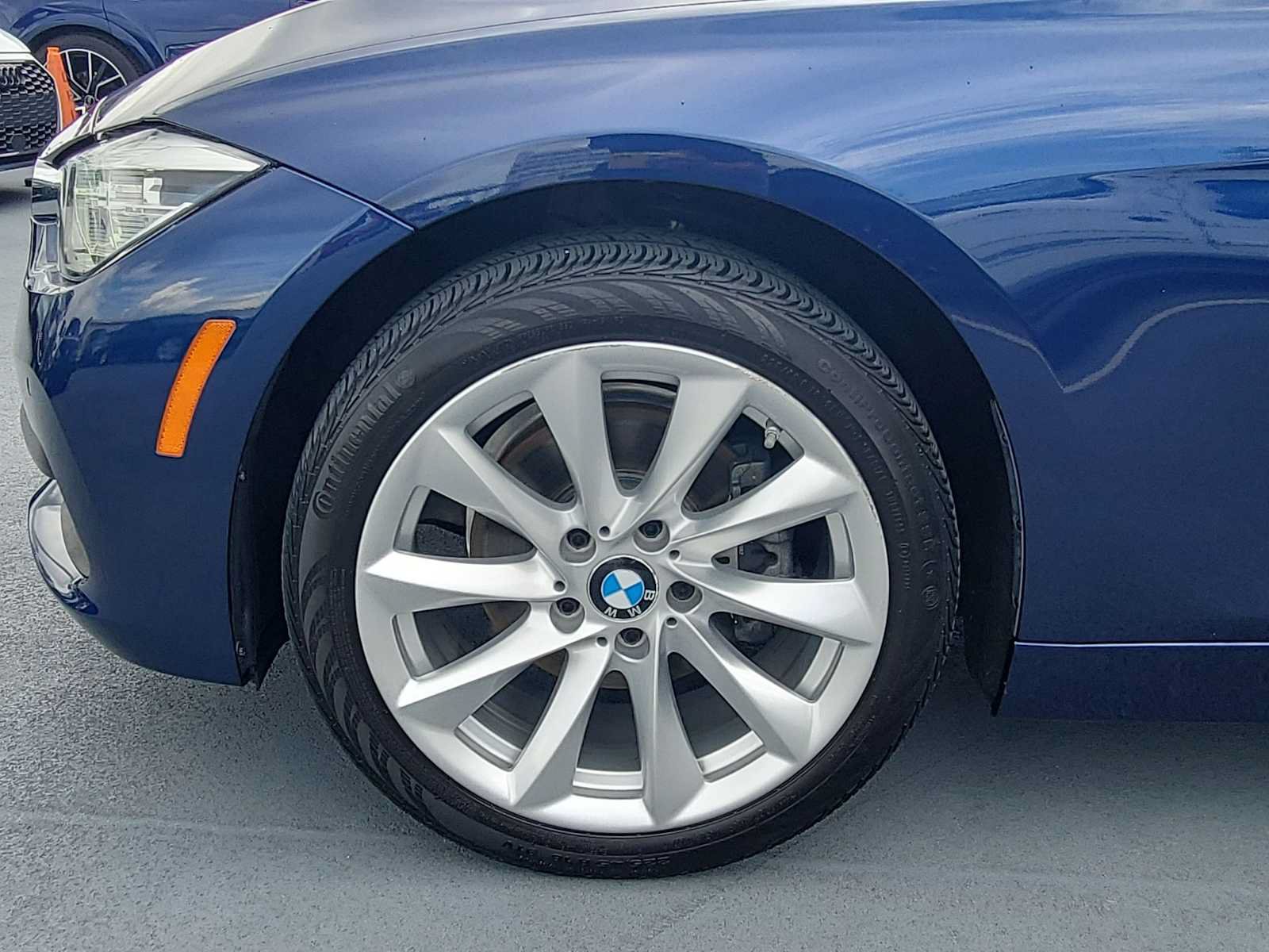 Used 2018 BMW 320i Sedan RWD image 12