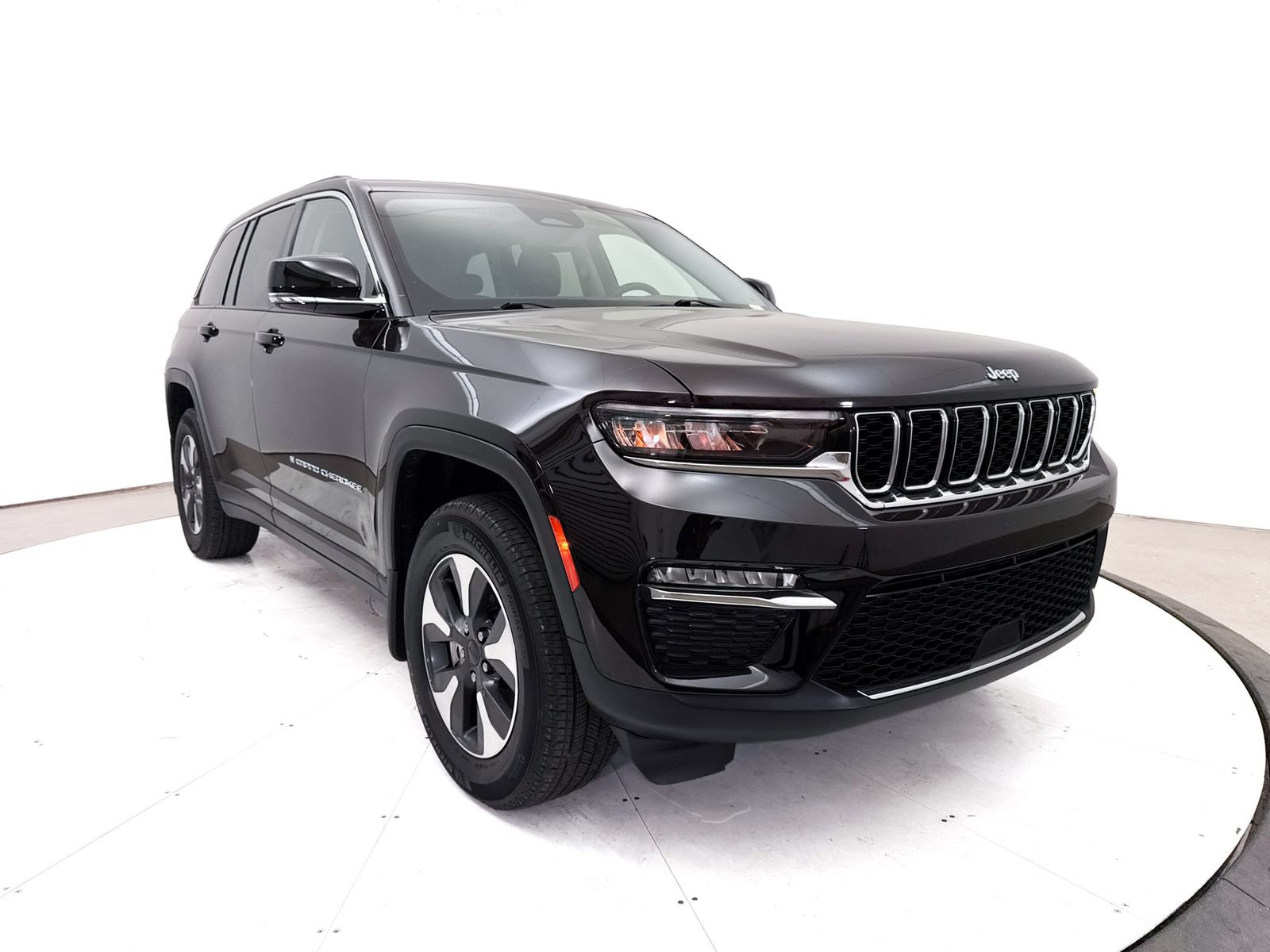 Used 2022 Jeep Grand Cherokee Limited 4xe w/ MOPAR Finishing Package AWD/4WD image 15