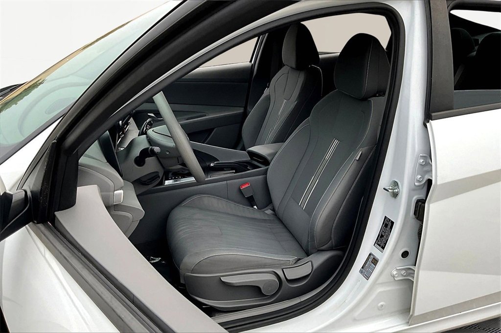 Used 2023 Hyundai Elantra SEL image 25