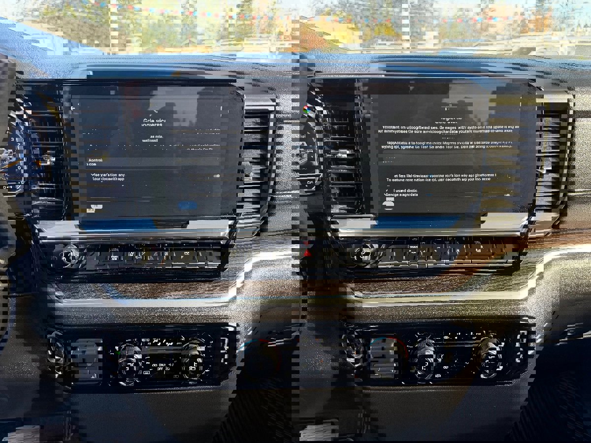 Used 2025 Chevrolet Silverado 2500 LT w/ Convenience Package image 21