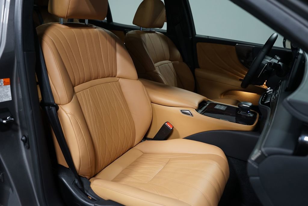 Used 2024 Lexus LS 500 w/ Interior Upgrade Package RWD image 30