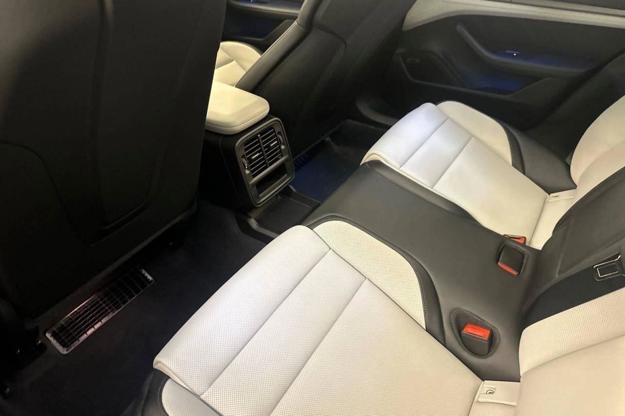 New 2025 Porsche Taycan 4S image 32