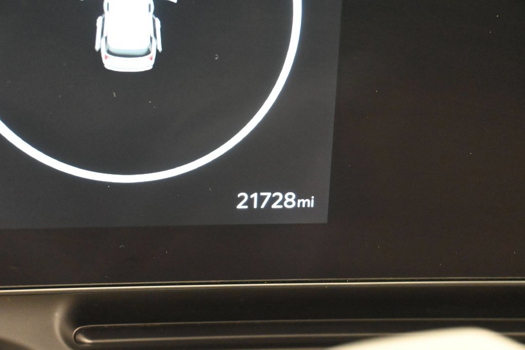 Used 2025 Kia Carnival SX Prestige FWD image 2
