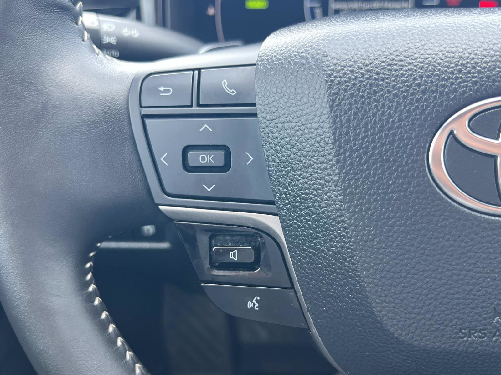 Used 2025 Toyota Camry SE w/ Convenience Package image 9