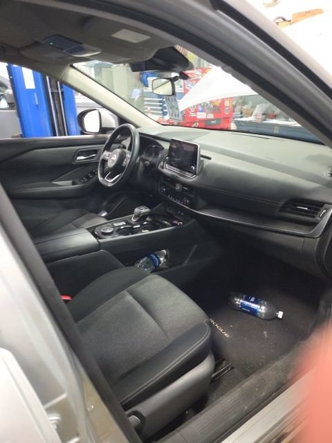 Used 2024 Nissan Rogue SV AWD/4WD image 18