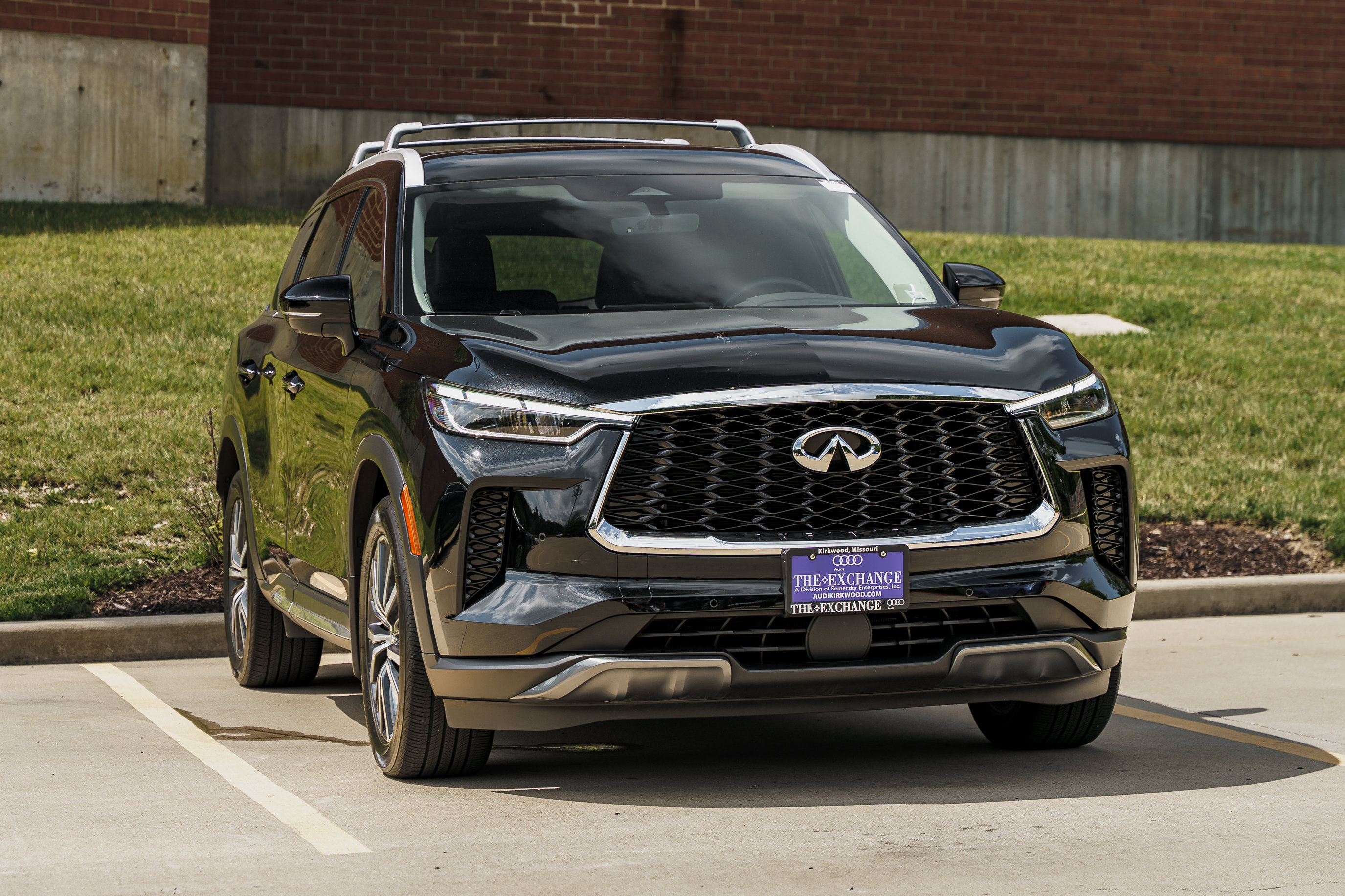 Used 2024 INFINITI QX60 Sensory w/ Cargo Package AWD/4WD image 2