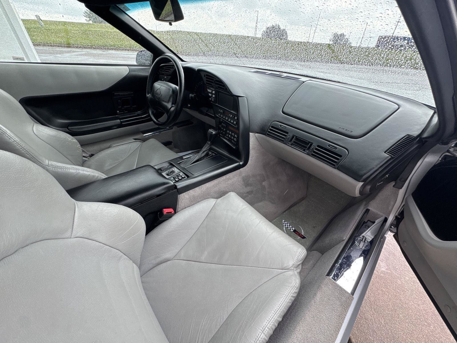 Used 1996 Chevrolet Corvette Convertible RWD image 10