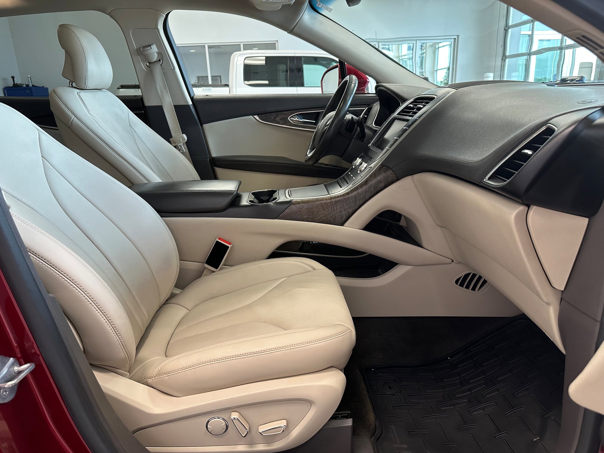 Used 2016 Lincoln MKX Reserve w/ Technology Package AWD/4WD image 16