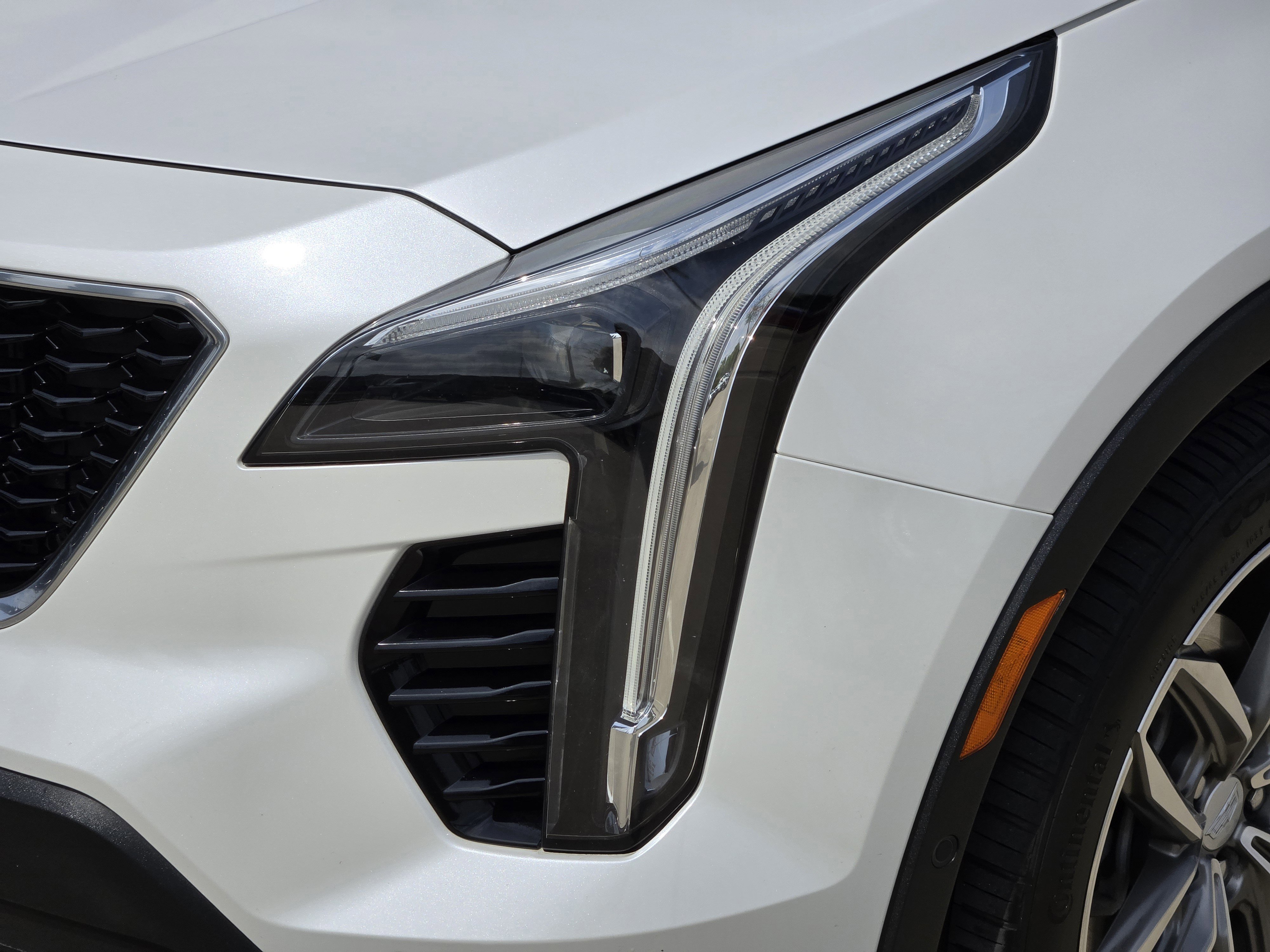 Used 2023 Cadillac XT4 Sport w/ Enhanced Visibility Package image 40