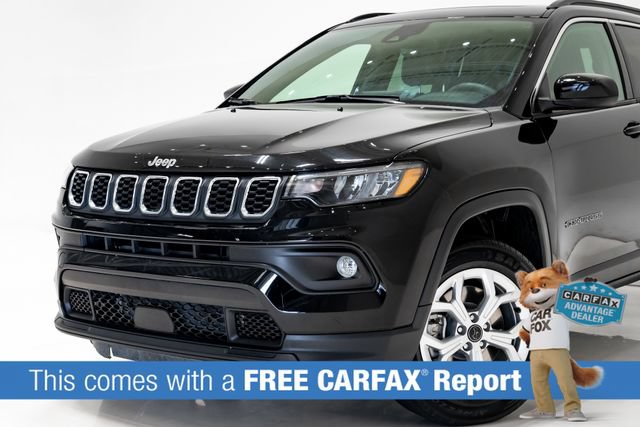 Used 2025 Jeep Compass Latitude w/ Sun & Sound Group AWD/4WD image 2