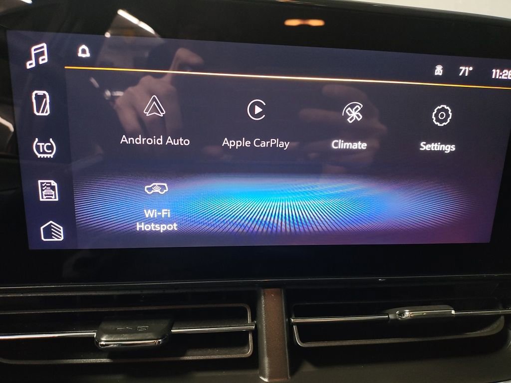 Used 2025 Chevrolet Trax LT w/ Sunroof Package image 29