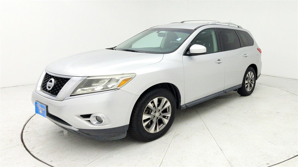 Used 2016 Nissan Pathfinder SV image 4