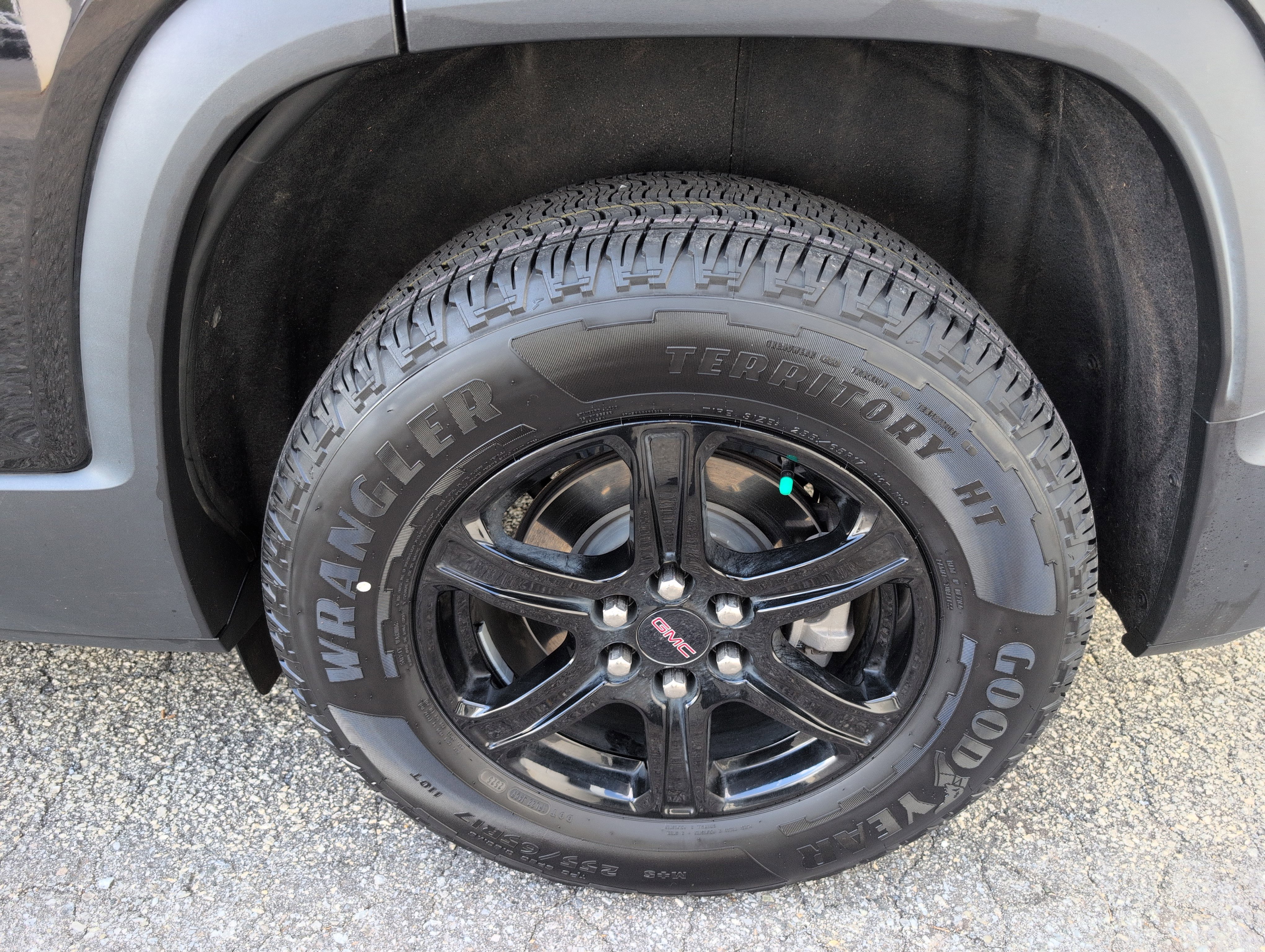 Used 2023 GMC Acadia AT4 w/ Technology Package image 5