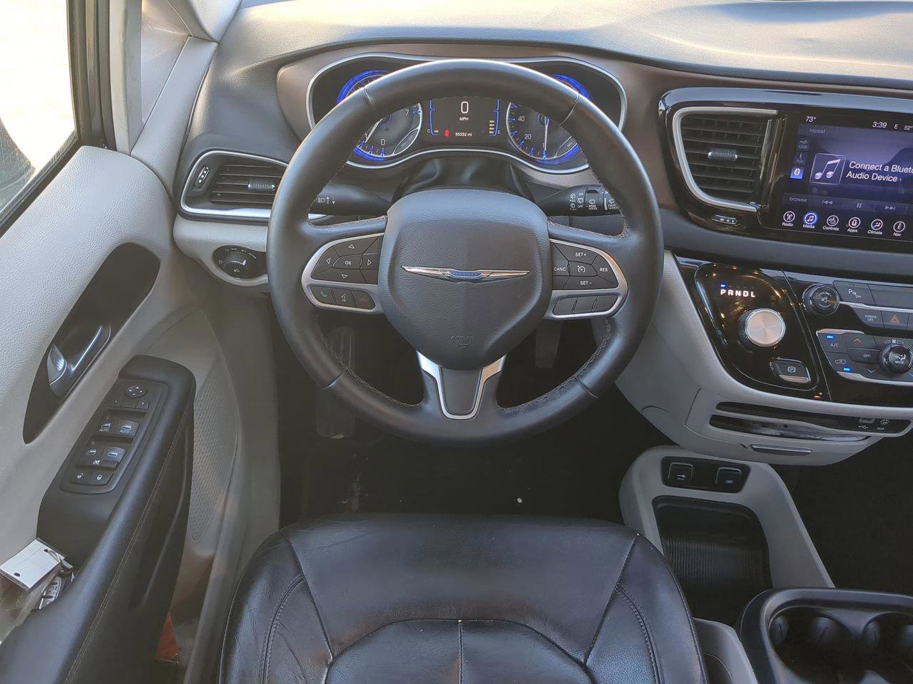 Used 2017 Chrysler Pacifica Touring-L image 13