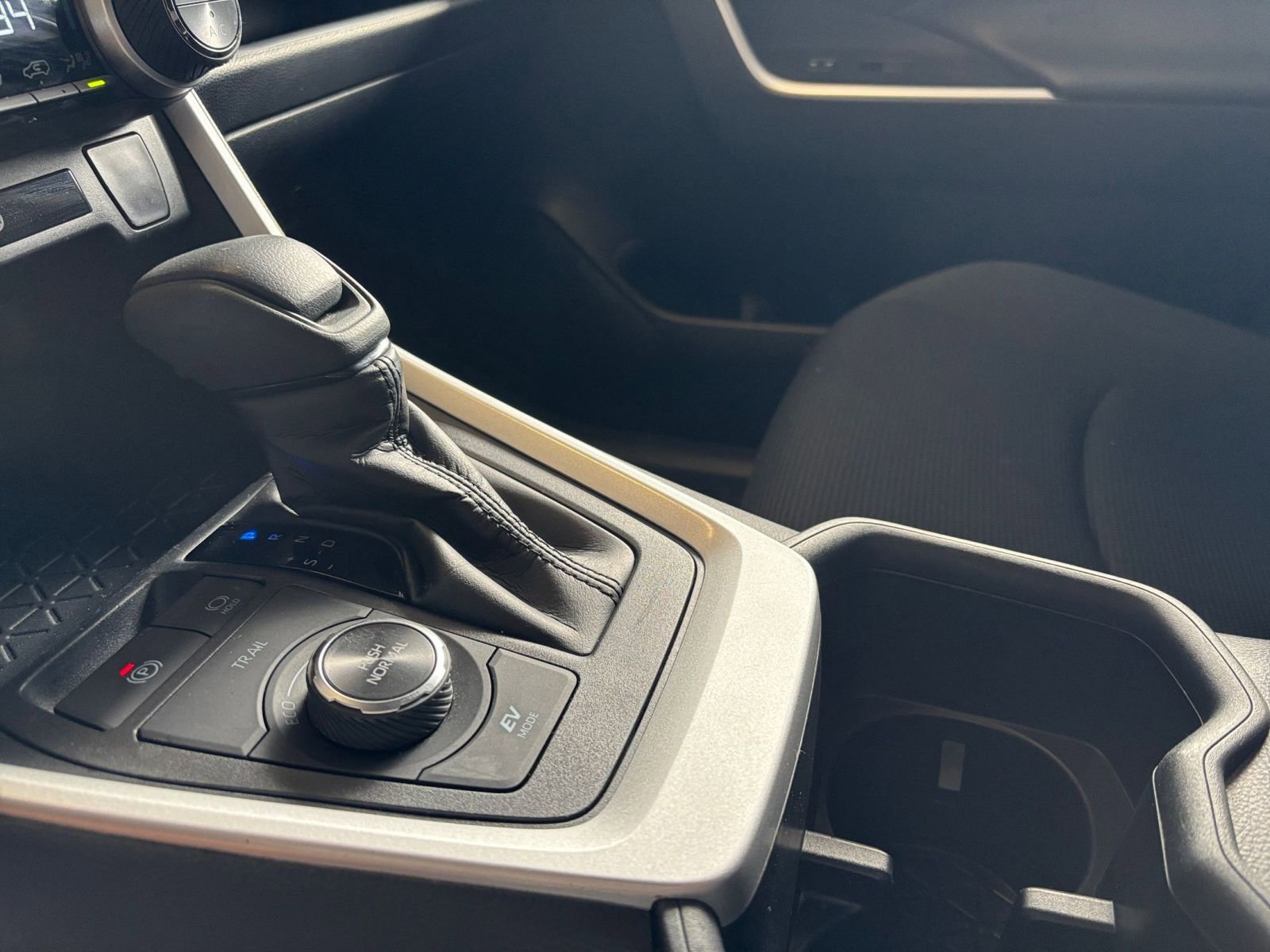 Used 2025 Toyota RAV4 LE image 41