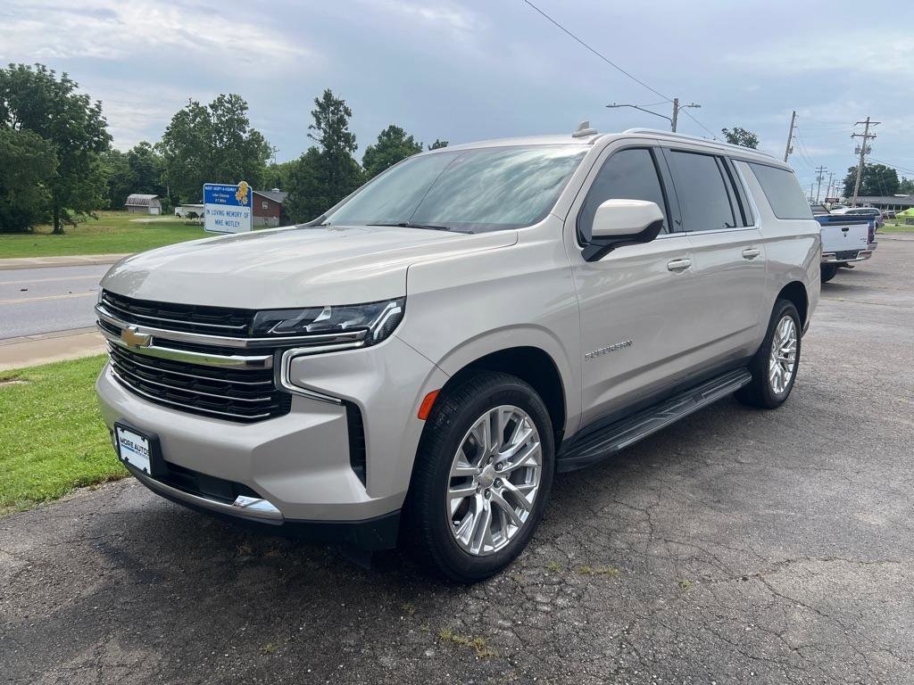 Used 2021 Chevrolet Suburban LT image 3