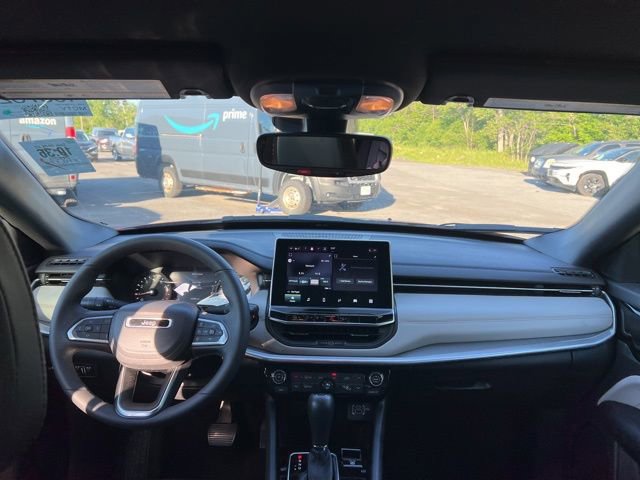 Used 2025 Jeep Compass Limited AWD/4WD image 10
