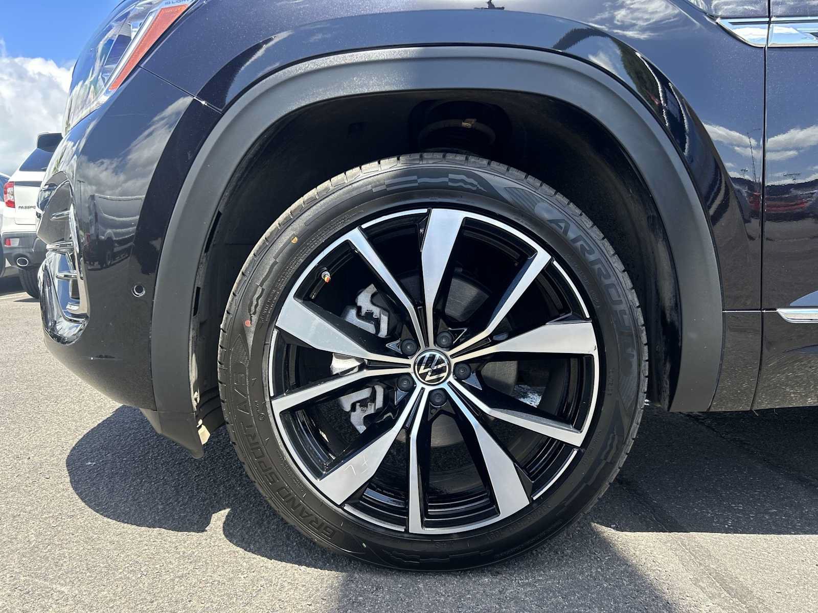 Used 2024 Volkswagen Atlas Cross Sport SEL Premium R-Line AWD/4WD image 18