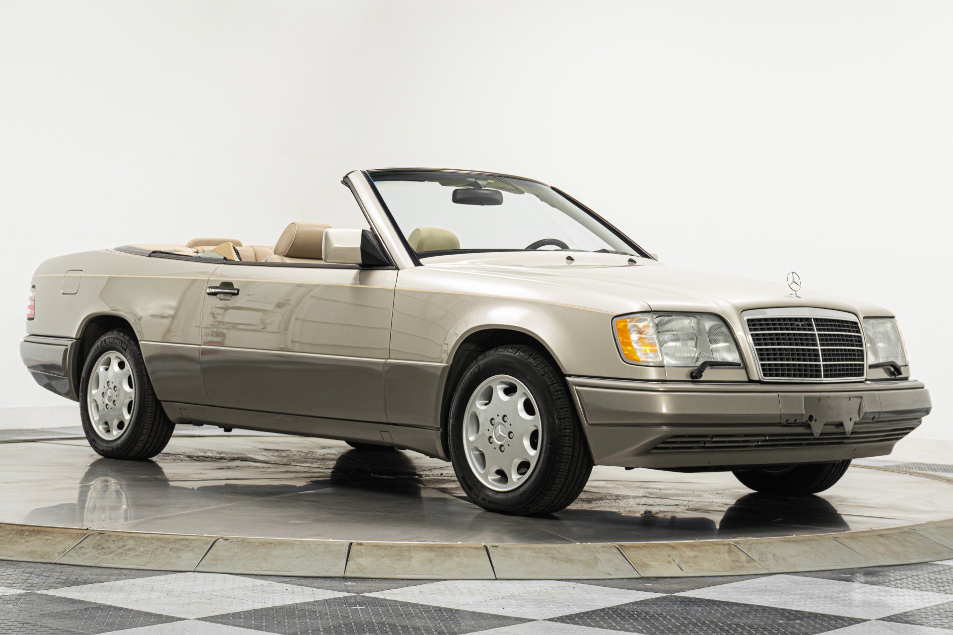 Used 1995 Mercedes-Benz E 320 Convertible image 10