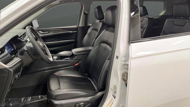 Used 2023 Jeep Grand Cherokee L Limited image 9