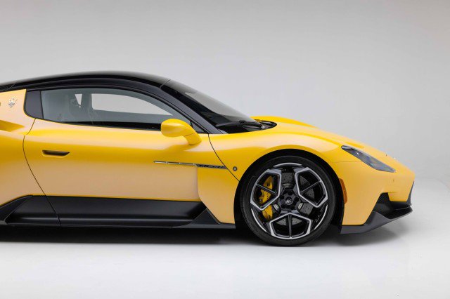 Used 2023 Maserati MC20 Coupe image 25